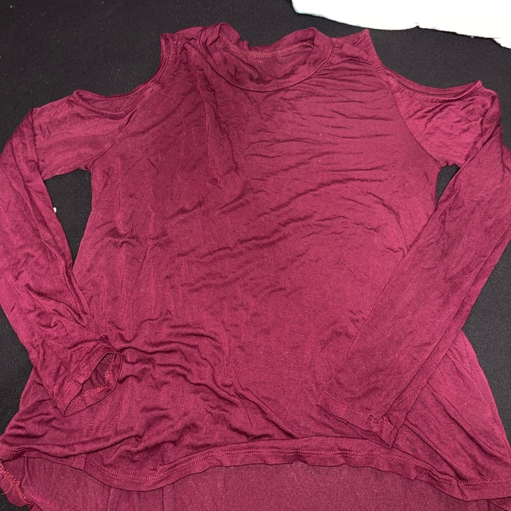 size M long sleeve flow-y shirt